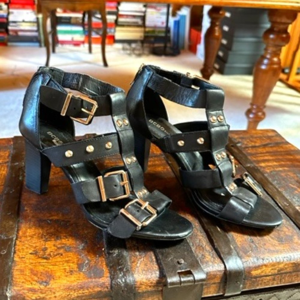 BCBGENERATION Generation Black Fizzy City Strappy Sandals – 7